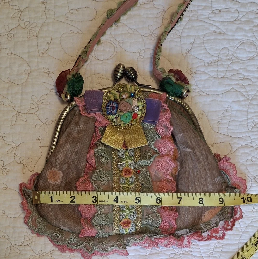 Malina Artisan Style Kiss Clasp Purse - Picture 9 of 9